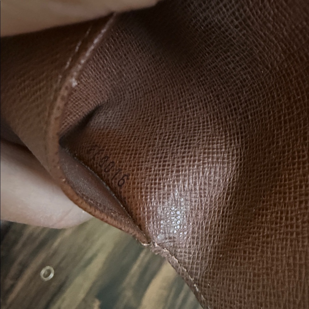 Louis Vuitton 4 key case (bundle) - Picture 8 of 8